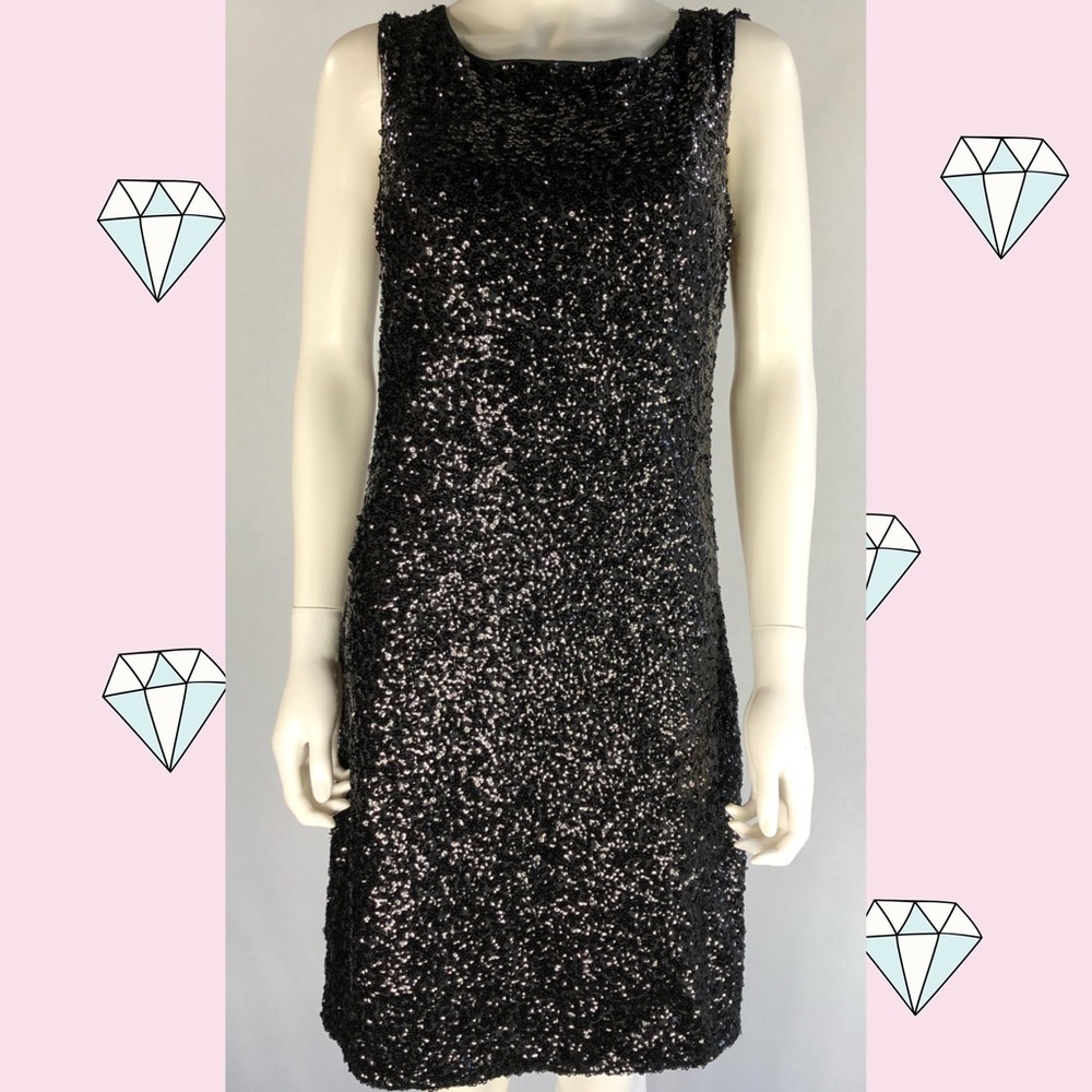 Straight cut dress in tulle embroidered.